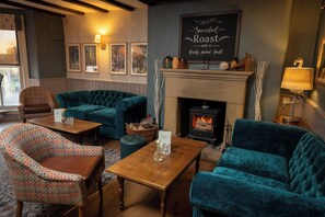 Living area - Premier Inn Newbury Thatcham (Reading)