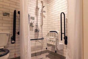 Bathroom - Premier Inn Newbury Thatcham (Reading)
