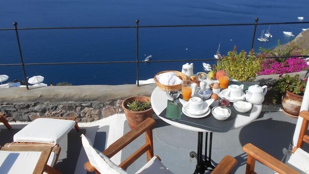 Outdoor dining - Rimida Villas (Santorini)