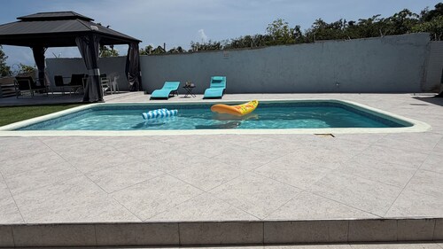 3 Bedrooms/3.5 bathrooms, private pool Villa, free beach club access