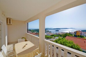Outdoor dining - Marija Apartmani (Hvar)