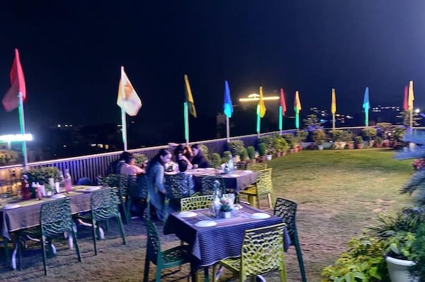 Tempat makan outdoor