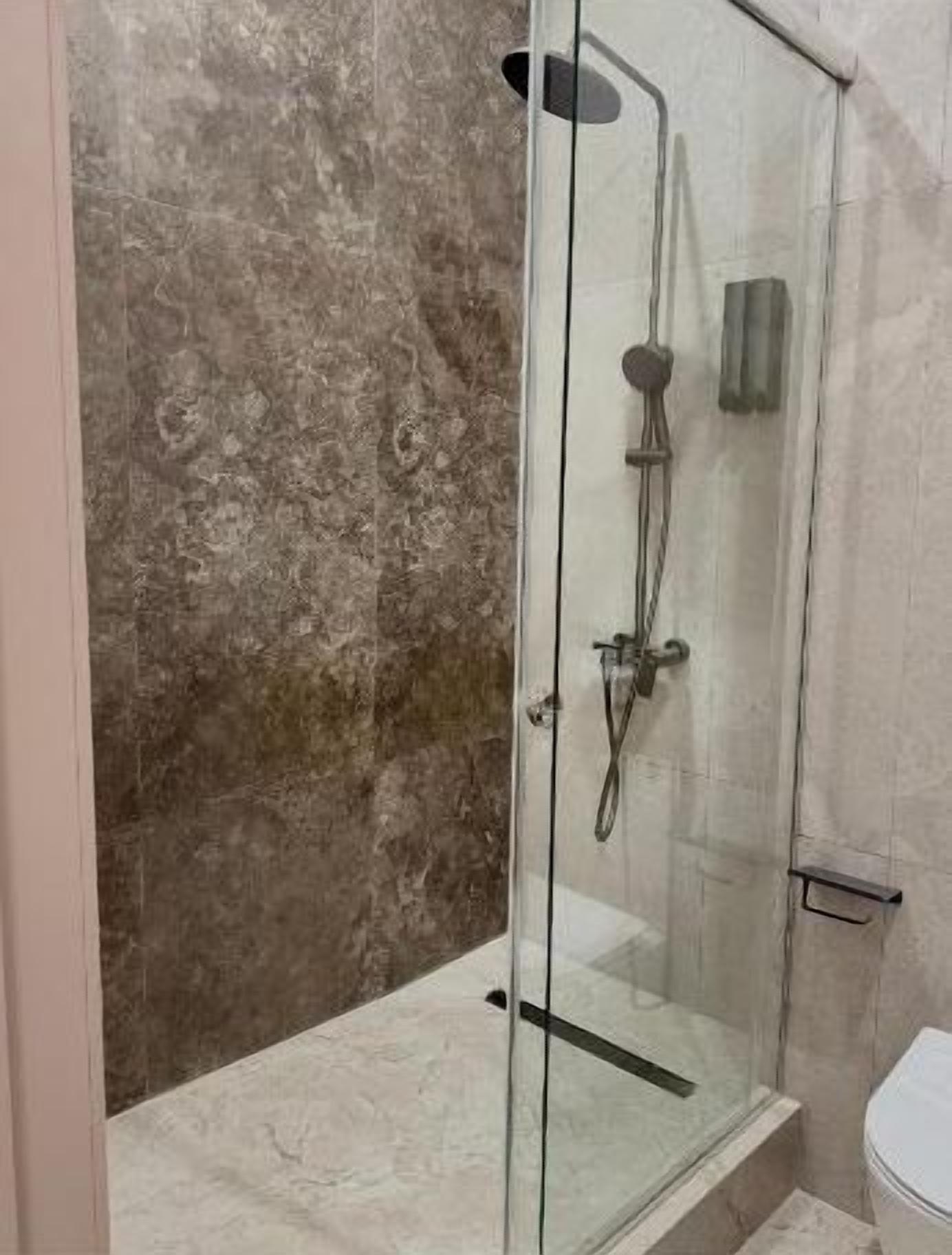 Luxury Double Room, Mountain View | Bathroom | Shower, free toiletries, hair dryer, slippers