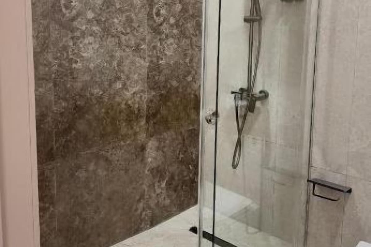 Luxury-Doppelzimmer, Bergblick | Badezimmer | Dusche, kostenlose Toilettenartikel, Haartrockner, Hausschuhe