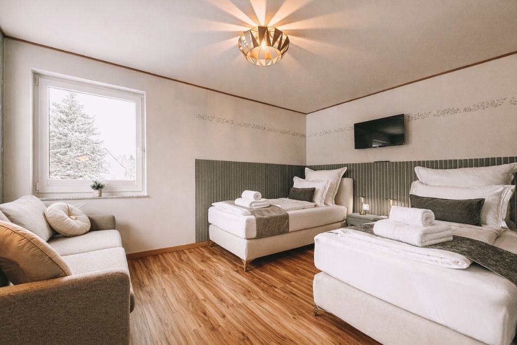 3 bedrooms, iron/ironing board, travel crib, WiFi (free)