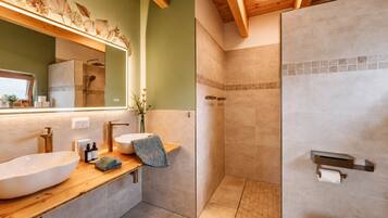 Wellnessbad 2 mit Regendusche