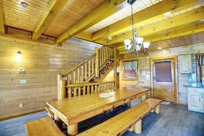 Dining - Luxurious Mountain Retreat w/ Theater & Indoor Pool (Sevierville)