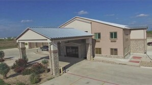Exterior - Baymont Inn & Suites Crystal City (Crystal City)