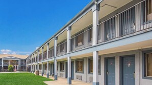 Exterior - Rodeway Inn Conference Center Beaumont TX (Beaumont)