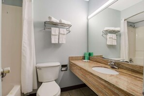 Bathroom - Rodeway Inn Conference Center Beaumont TX (Beaumont)