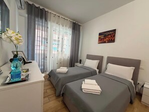2 bedrooms, iron/ironing board, WiFi, bed sheets - CASA VACANZA da ELENA 3 - Bilocale in prossimità di Stazione Verona Porta Nuova (Verona)