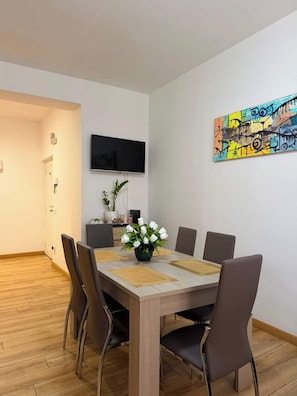 Dining - CASA VACANZA da ELENA 3 - Bilocale in prossimità di Stazione Verona Porta Nuova (Verona)