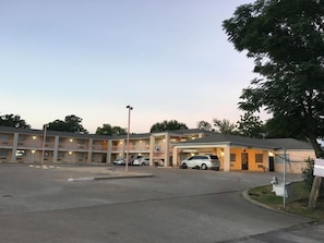 A motel with multiple rooms and a parking lot. - Rodeway Inn (Killeen)
