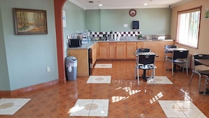 Unclassified image, 3 of 43, button - Budget Host Inn Eastland (Eastland)
