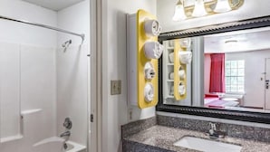 Bathroom - Motel 6 Giddings, TX (Giddings)