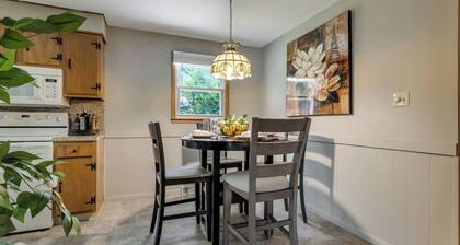 Entire 3 bedroom house in Wallingford CT with fully Stocked Kitchen