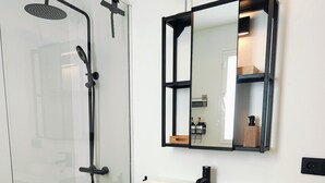 Hair dryer, bidet, towels, soap - Vrbo Property (Corralejo)