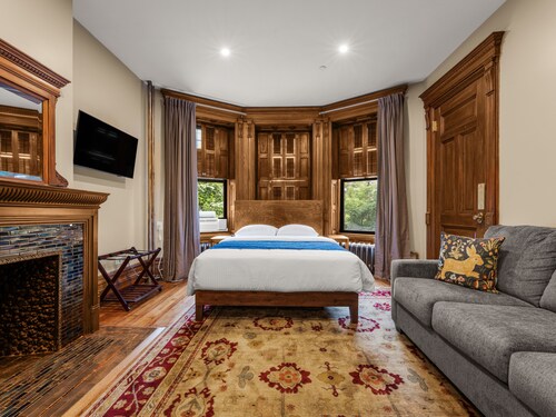 The Hamilton House Inn