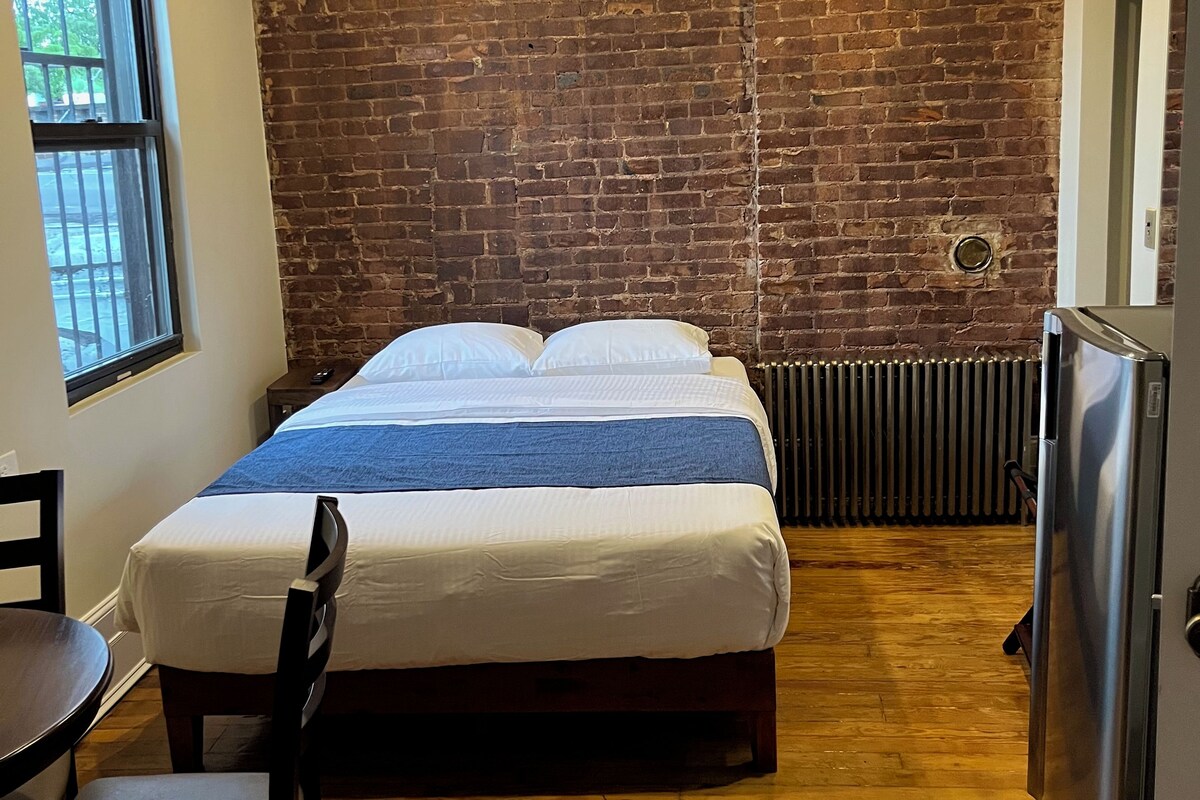 Departamento básico | Cortinas blackout, tabla de planchar con plancha y wifi gratis 