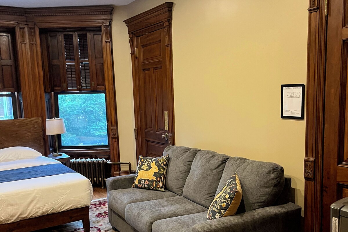 Suite estudio, vista al jardín | Cortinas blackout, tabla de planchar con plancha y wifi gratis