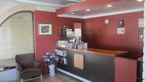 Lobby - El Rancho Motel (Lodi)