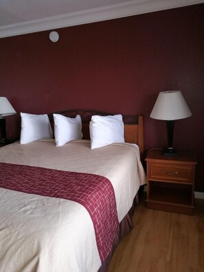 Room - Red Roof Inn Los Banos (Los Banos)