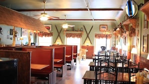 Dining - The Pines Inn Lake Placid (Lake Placid)