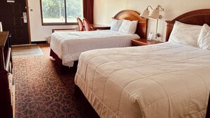 Room - Bayshore Inn (Port Clinton)