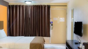 Room - Wave Hotels (Monroe)