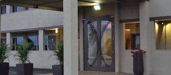 Wave Hotels