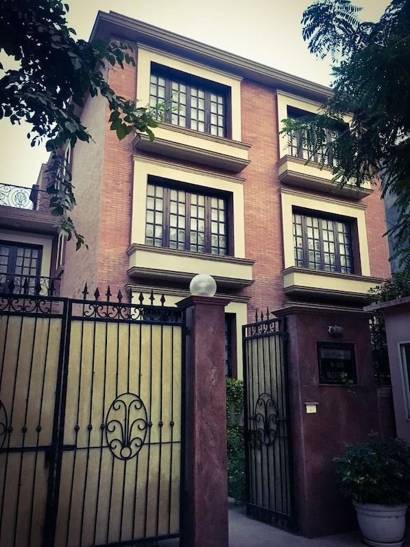 Exterior - OYO Premium Ambience Mall 2 (Gurugram)