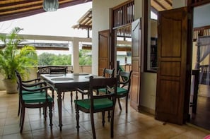 Unclassified image, 4 of 61, button - Tara Villa (Hikkaduwa)
