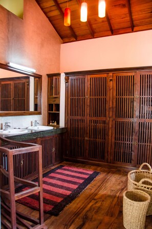 Unclassified image, 5 of 61, button - Tara Villa (Hikkaduwa)