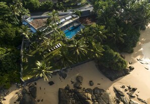 Unclassified image, 2 of 62, button - White Villa (Balapitiya)