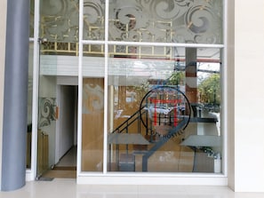 Front of property - Townhouse Oak Kiara Cozy Hostel (Bandung)