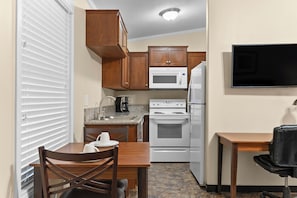 Unclassified image, 5 of 12, button - Furnished Studio Near Dow + Shintech. Full Kitchen, Laundry, Workspace (Plaquemine)