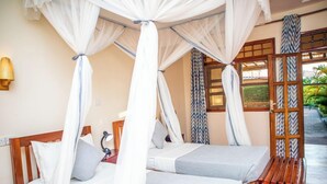 Room - African Roots Guesthouse (Entebbe)