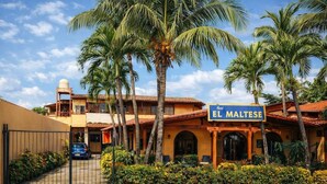 Unclassified image, 2 of 125, button - El Maltese Hotel (Granada)