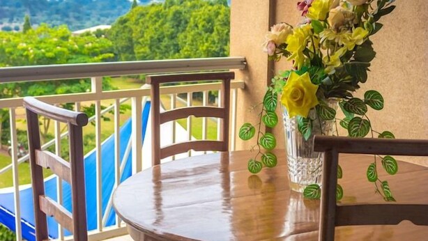Outdoor dining - Hotel Azur (Yaoundé)