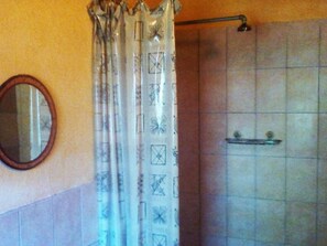 Bathroom - Nkhudzi Lodge (Mangochi)