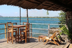 Outdoor dining - Nkhudzi Lodge (Mangochi)