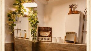 Bathroom - Emma's Vintage Ferienhaus mit Kamin (Thale)