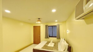 Room - Zuric Pension Coron (Coron)