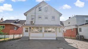 Exterior - Cincy 5BR Retreat Near Zoo + Xavier (Cincinnati)
