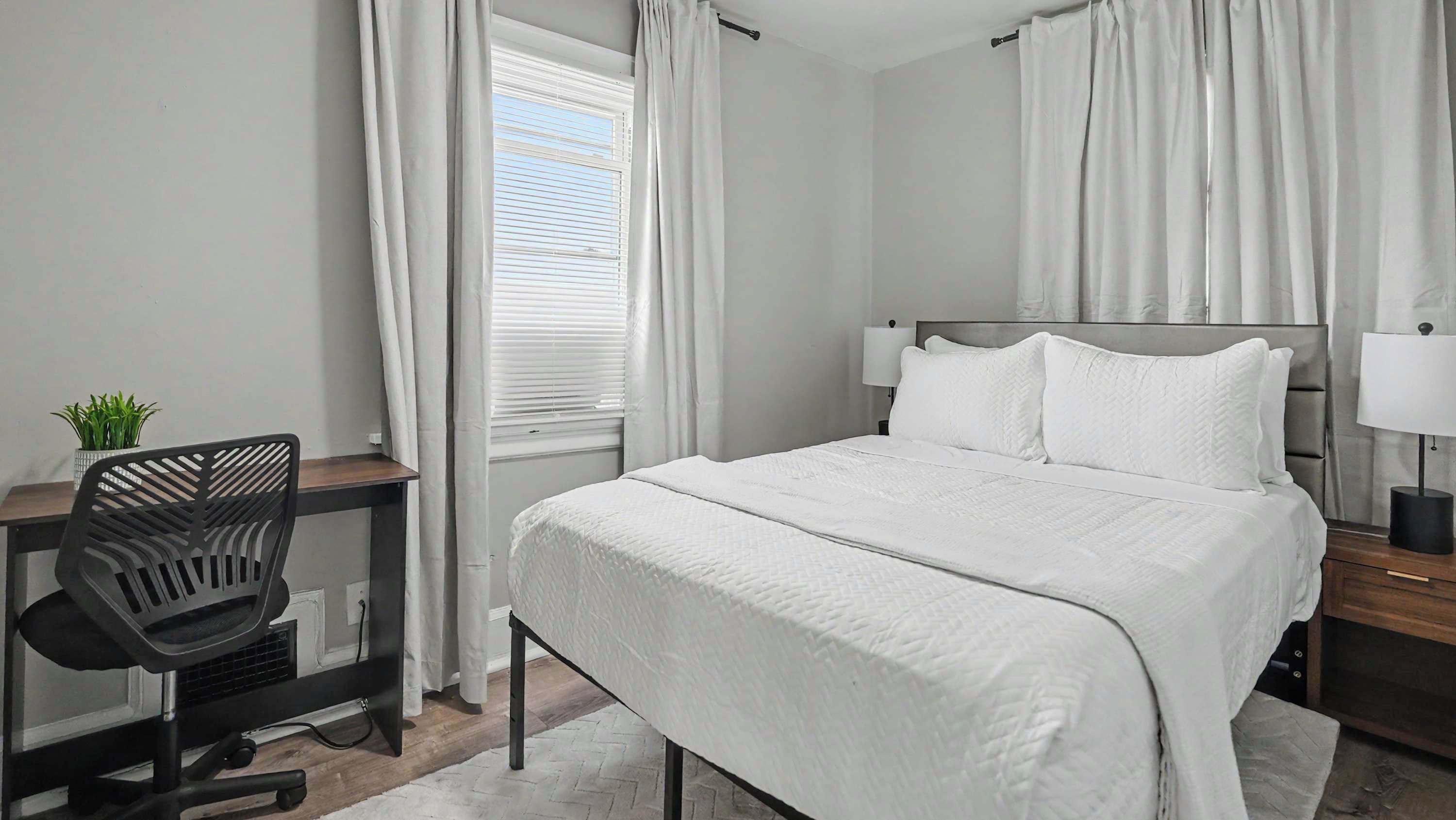 聯排別墅, 多張床, 廚房, 城市景觀 (Cincy 5BR Retreat) | 5 間臥室、書桌、筆電工作空間、獨特裝潢