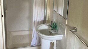 Bathroom - Thorverton Arms Inn (Exeter)