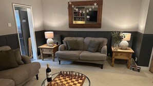 Living area - Meadow Cottage (Salisbury)