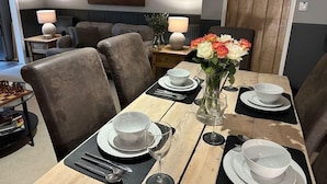 Dining - Meadow Cottage (Salisbury)