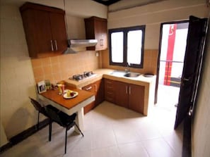 Private kitchen - Kinari Residence (South Tangerang)