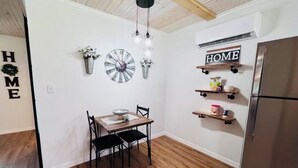 Dining - Cozy 1-bedroom farmhouse in adorable Eustis. (Eustis)